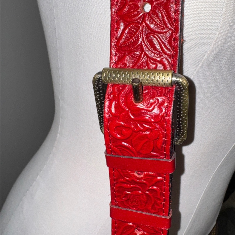 Elegant Red Leather Patricia Nash Shoulder Bag - Picture 6 of 7